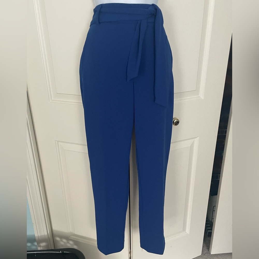 Blue cropped pants